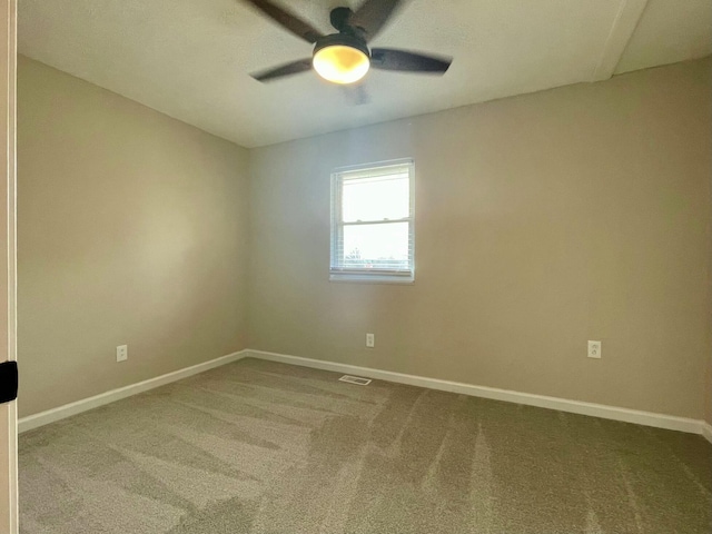 carpeted empty room featuring ceiling fan