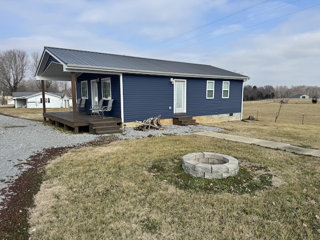 view of front of home featuring a front lawn and a fire pit