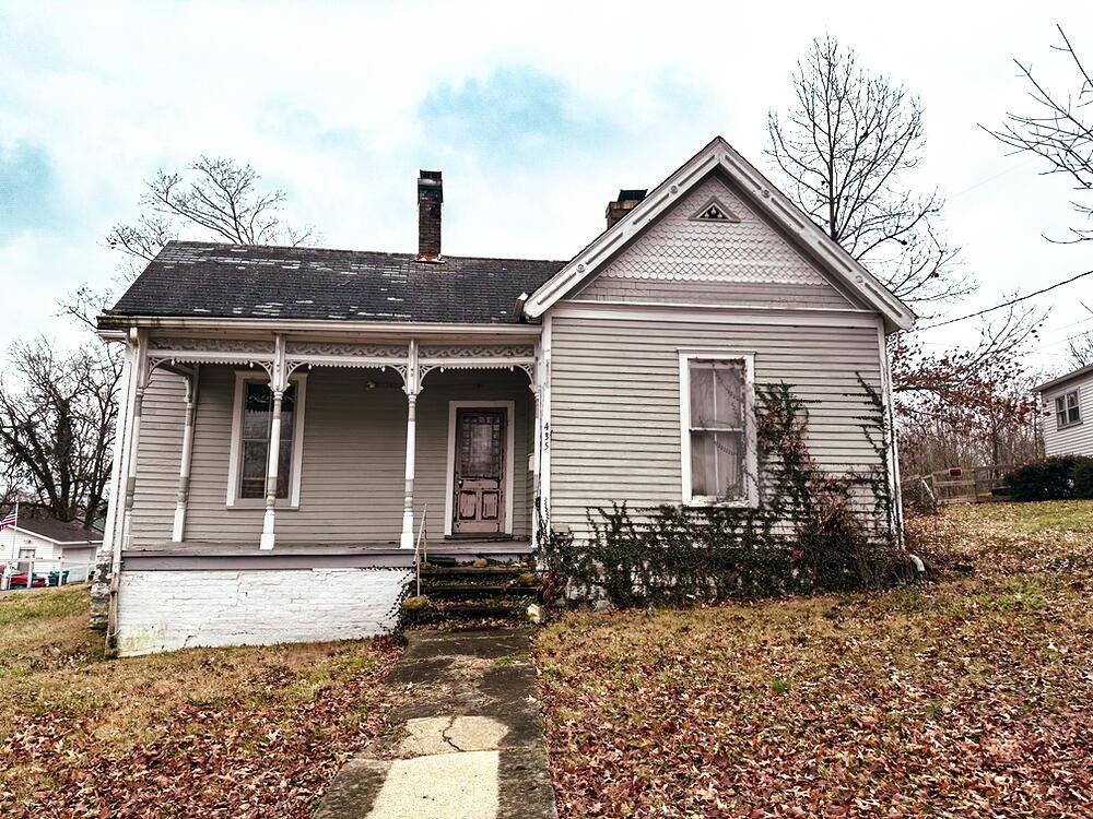 view of front facade featuring covered porch