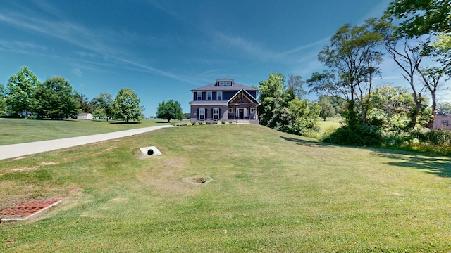 view of front of property featuring a front yard