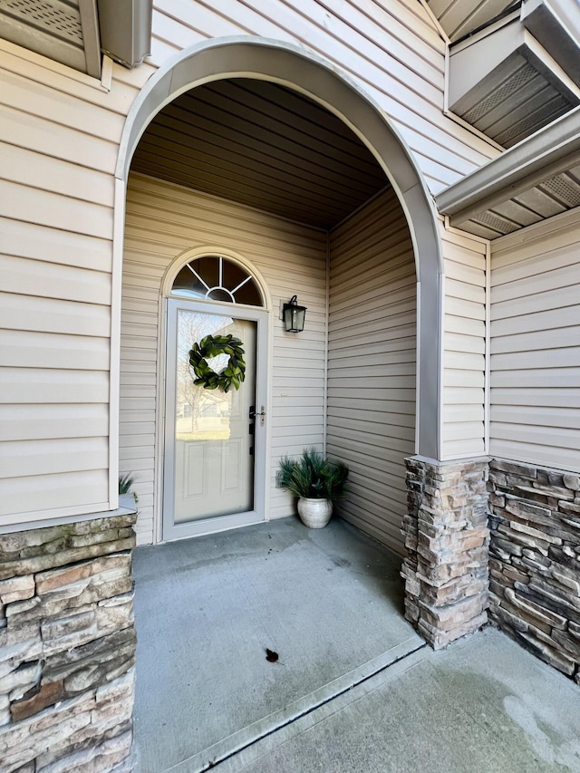 property entrance featuring covered porch