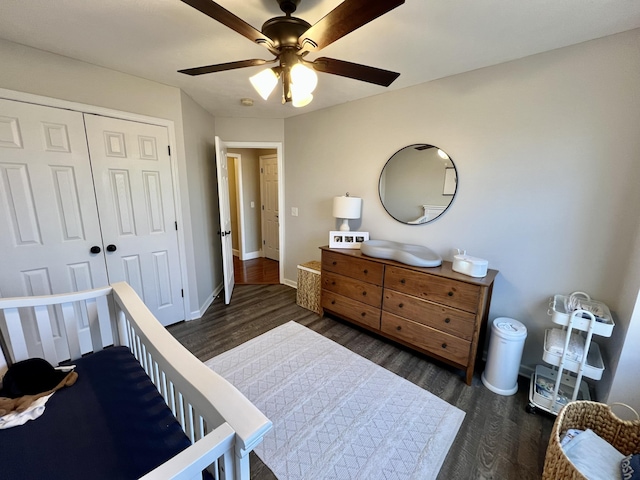 bedroom featuring dark hardwood / wood-style floors, ceiling fan, and a closet