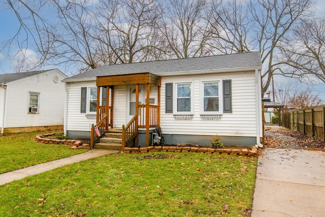 view of front of house featuring a front lawn