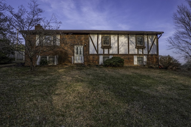 view of front of property with a lawn