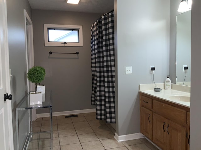 full bath with tile patterned floors, visible vents, curtained shower, baseboards, and vanity