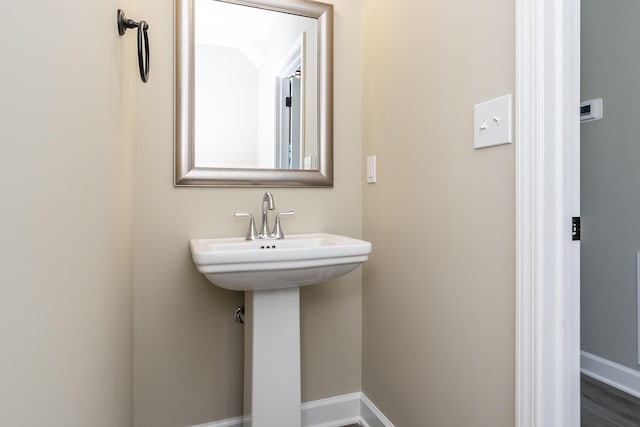 bathroom featuring sink