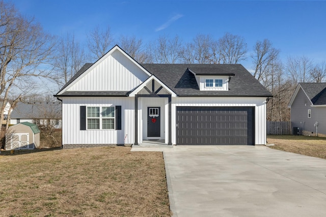 view of front of house featuring a garage, central AC, and a front yard