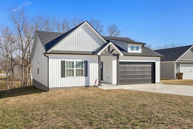 view of front facade featuring a garage and a front lawn