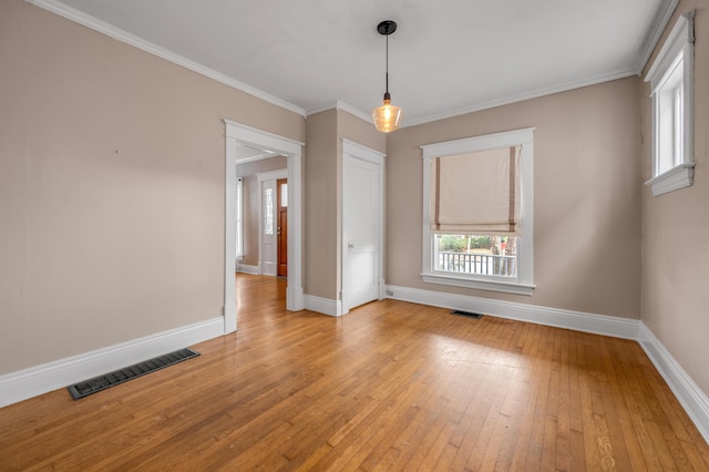 unfurnished room with crown molding and light hardwood / wood-style flooring