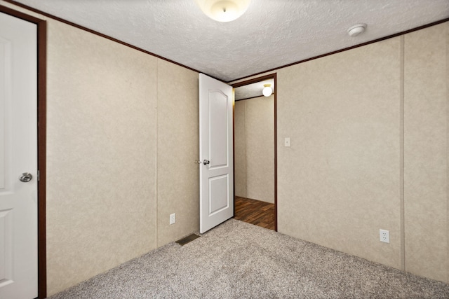 unfurnished bedroom featuring carpet and a textured ceiling