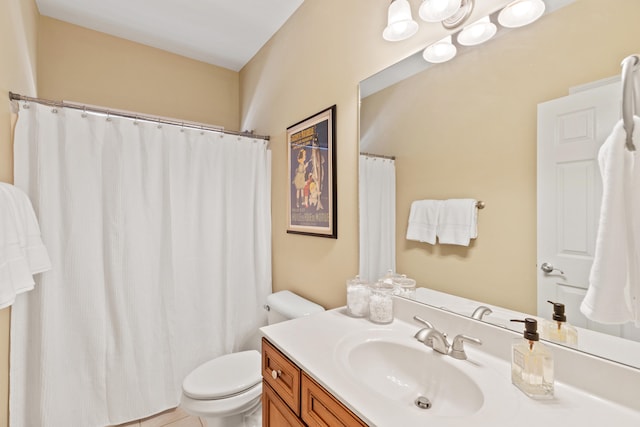 bathroom featuring a shower with shower curtain, vanity, and toilet