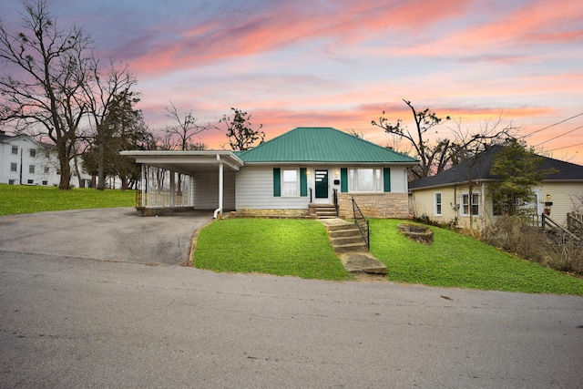 view of front of house featuring a yard and a carport