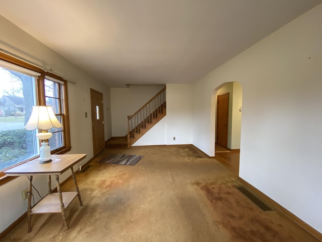 living room with carpet