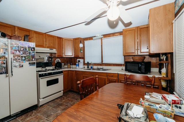 kitchen featuring ceiling fan, sink, and white appliances