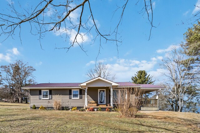 view of front of house featuring covered porch and a front lawn