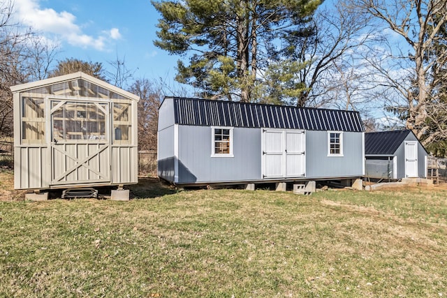 exterior space featuring a lawn