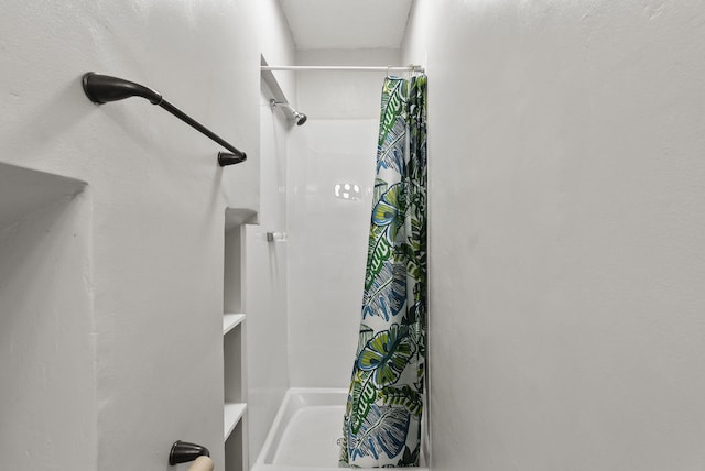 bathroom featuring curtained shower