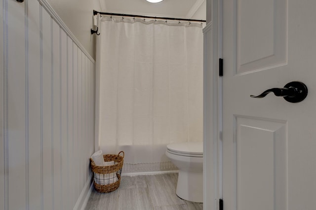 bathroom with curtained shower and toilet