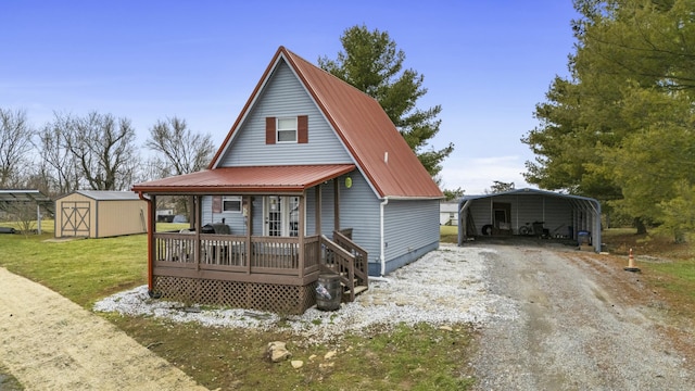 view of front of home featuring a porch, a storage shed, a carport, and a front yard