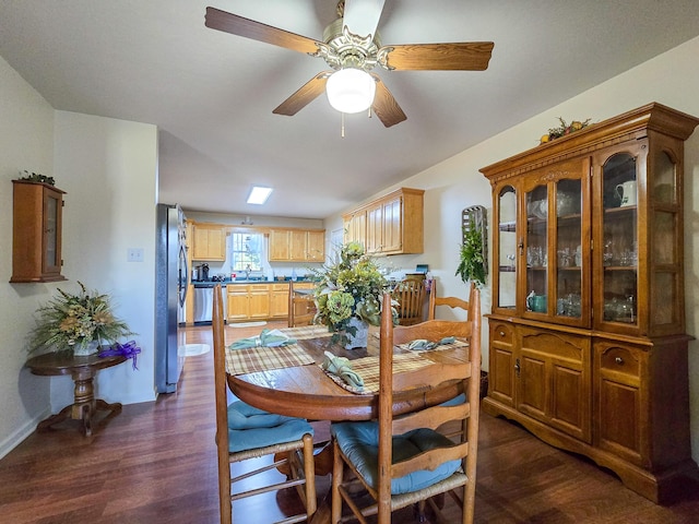 dining space featuring dark wood-type flooring, sink, and ceiling fan