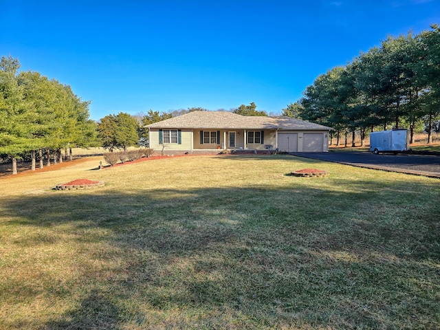 view of front facade featuring a garage and a front yard