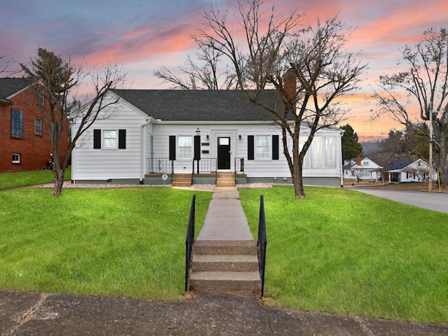 view of front facade featuring a yard