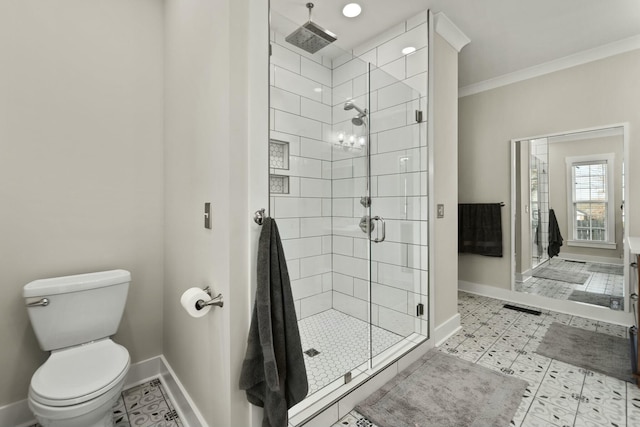 full bath featuring ornamental molding, a shower stall, toilet, and baseboards