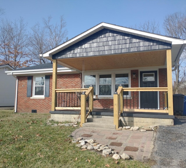 view of front of property featuring a front lawn and a porch