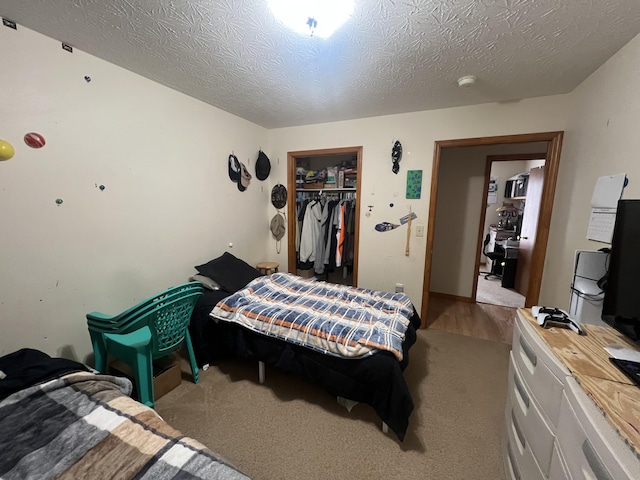 bedroom featuring a textured ceiling and a closet