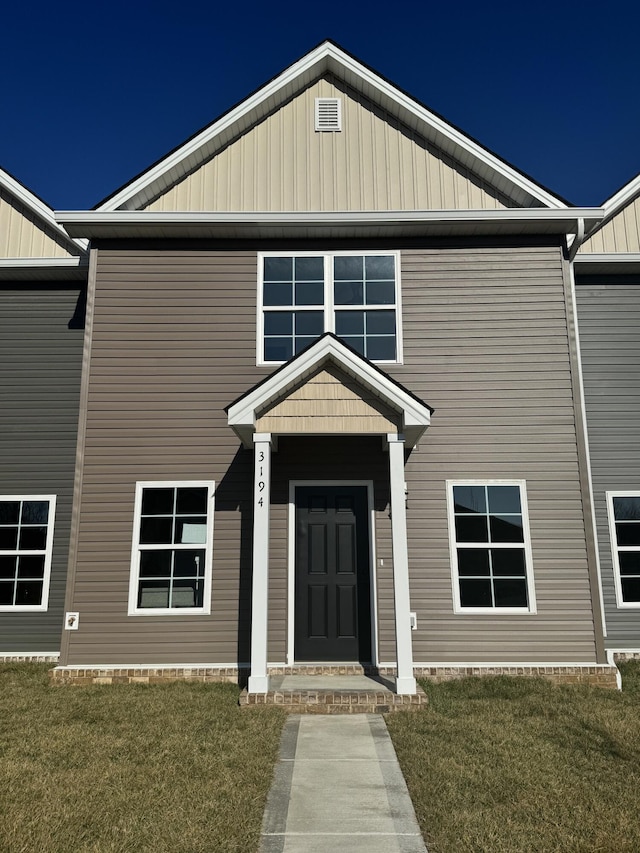 view of front of home with a front lawn