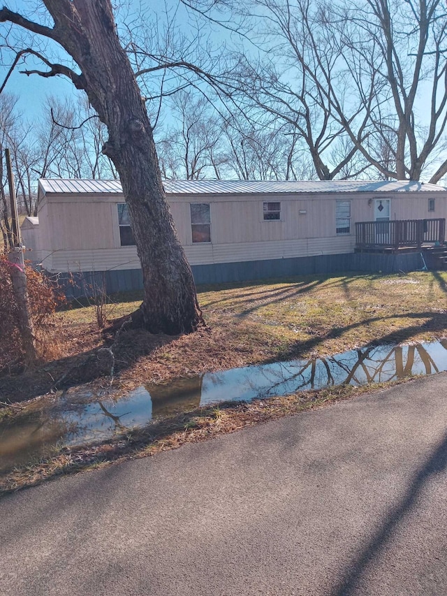 manufactured / mobile home with metal roof