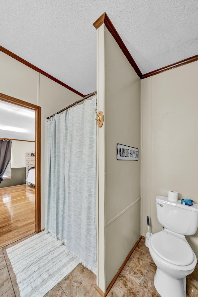 579 Fraley Rd, Salt Lick, KY 40371 - full bath featuring toilet, crown molding, a textured ceiling, and a shower with shower curtain