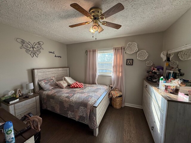 bedroom featuring dark wood-type flooring, ceiling fan, and a textured ceiling