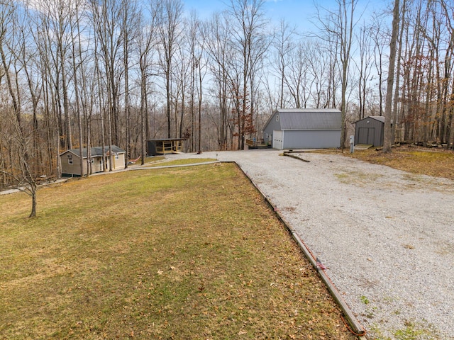 view of yard featuring a storage unit