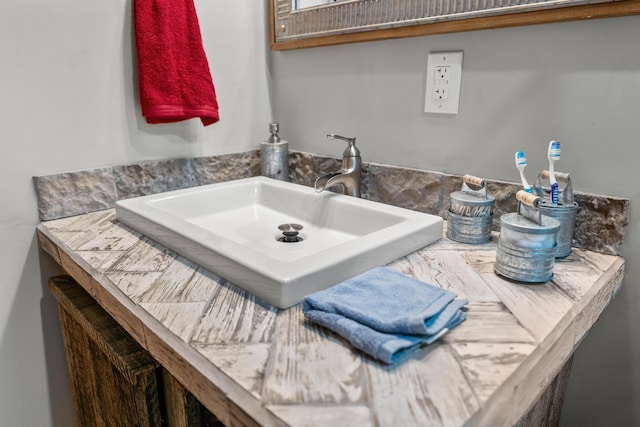 bathroom featuring a sink