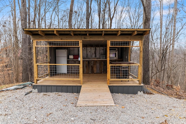 view of outdoor structure with an outbuilding