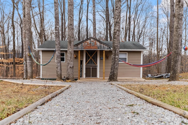 ranch-style house featuring roof with shingles