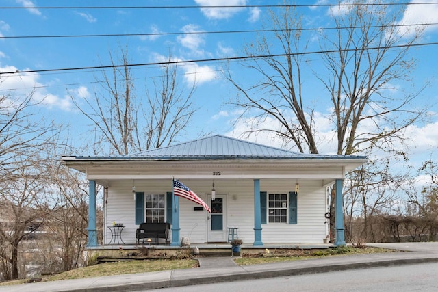 bungalow featuring covered porch