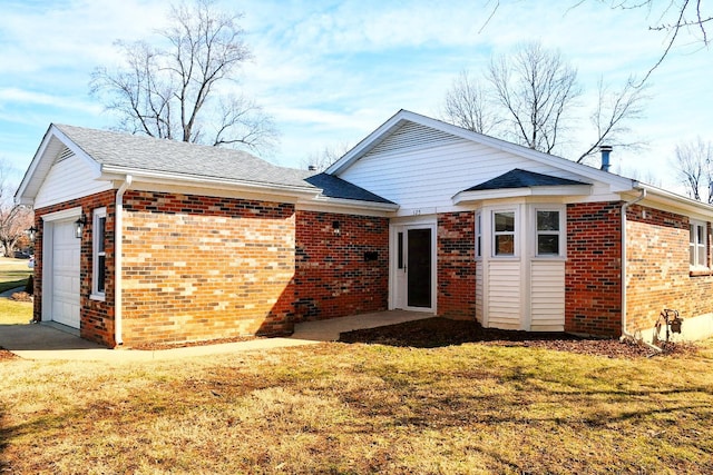 view of front of house with a garage and a front yard