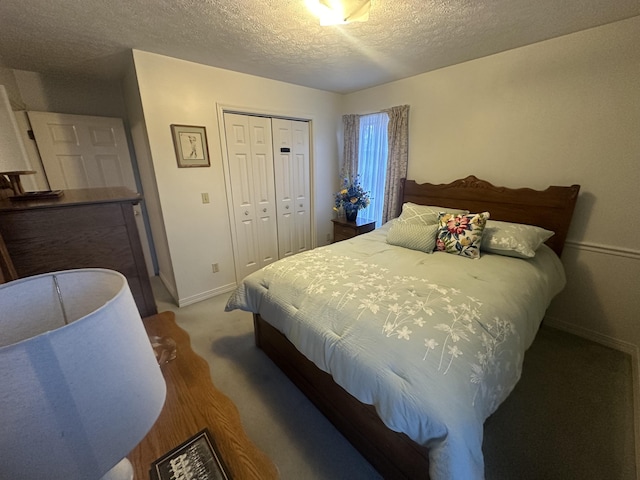 carpeted bedroom featuring a closet and a textured ceiling