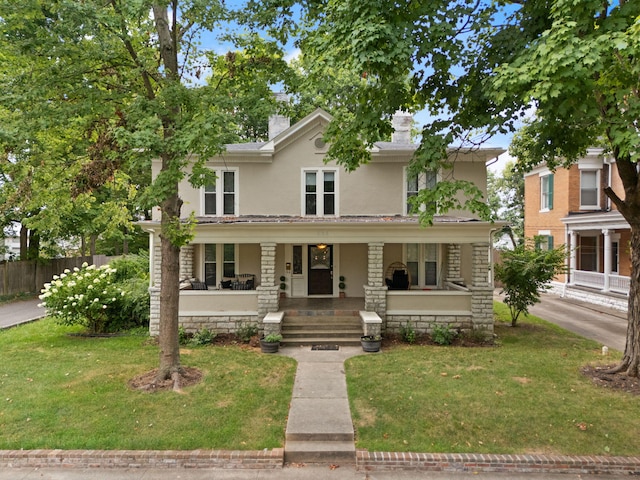 view of front facade featuring a front lawn and covered porch