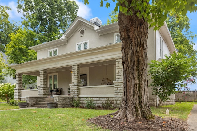 view of front facade featuring a front lawn and covered porch