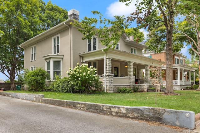 view of front facade featuring a front lawn and a porch