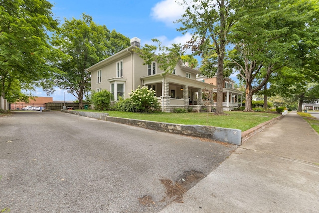 view of front of home with a front lawn