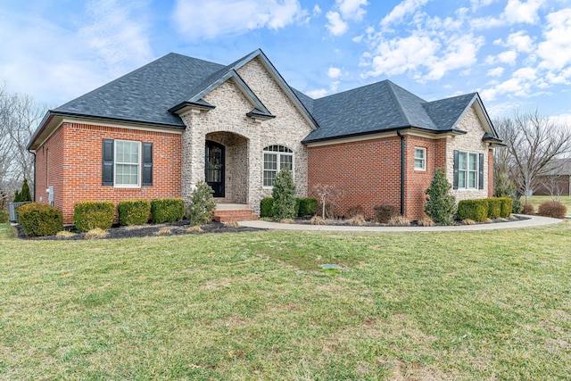 view of front of home featuring a front lawn