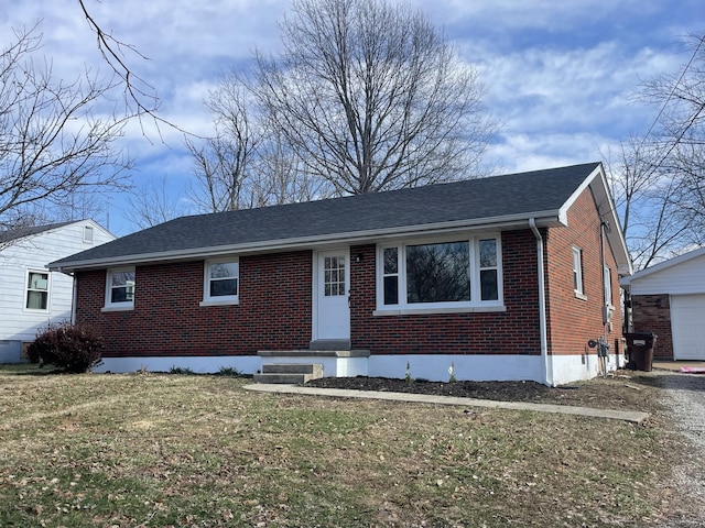 view of front of house with a front lawn