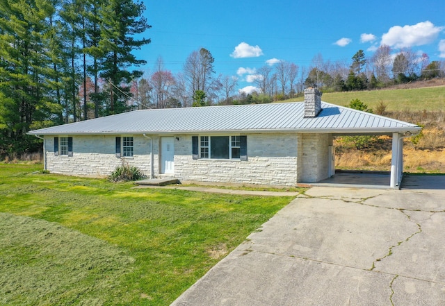 ranch-style home featuring a carport and a front yard