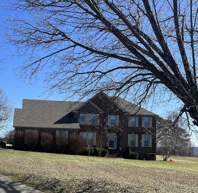 view of front of home with a front lawn