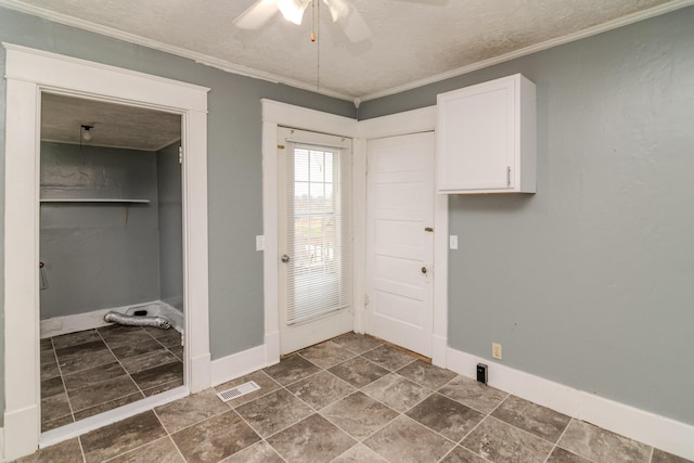 washroom featuring crown molding, ceiling fan, and a textured ceiling