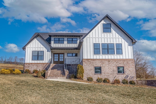 view of front of property with a front lawn